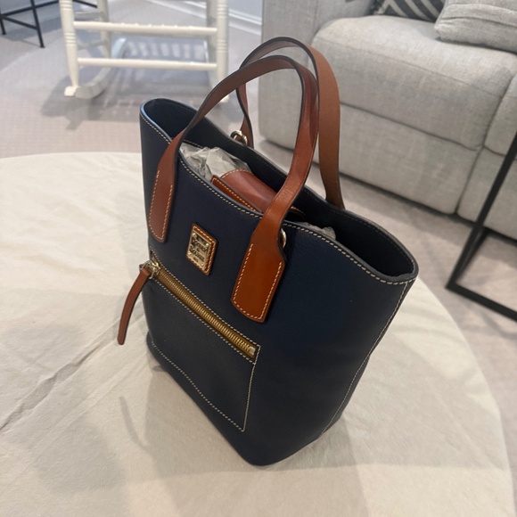 Dooney & Bourke Est. 1975 Navy & Tan Leather Bag - Picture 5 of 9